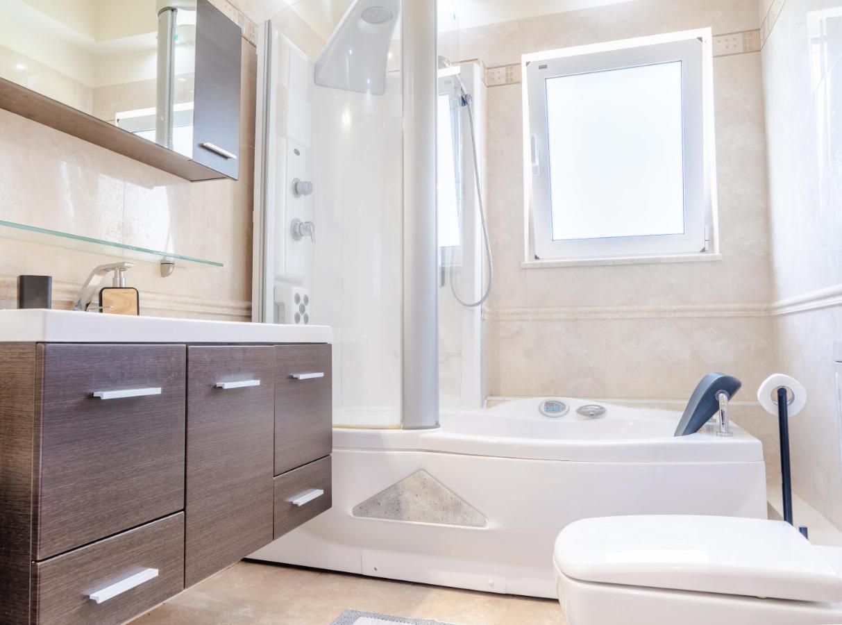 Villa Paris With Rooftop & Jacuzzi Kato Valsamoneron Exterior photo